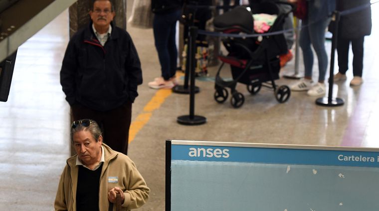 Anses paga un importante bono extra a partir de hoy Foto: ALF PONCE MERCADO / MDZ