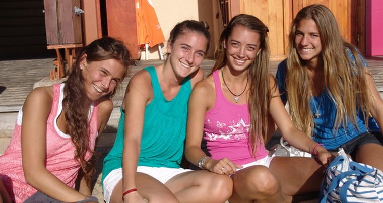 Las teens de la playa: Agustina Pagliara, Agustina Cattáneo, Lucía Fahnoe y Agostina Genco. Foto: MDZ