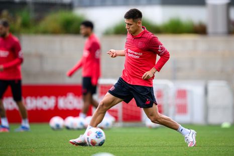 A tres días de su debut en Bayer Leverkusen, el Diablito Echeverri se quedó sin DT. A tres días de su debut en Bayer Leverkusen, el Diablito Echeverri se quedó sin DT.