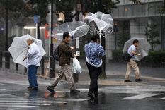 Japón ordena evacuar a casi 200 mil personas por fuerte tormenta y ciclón