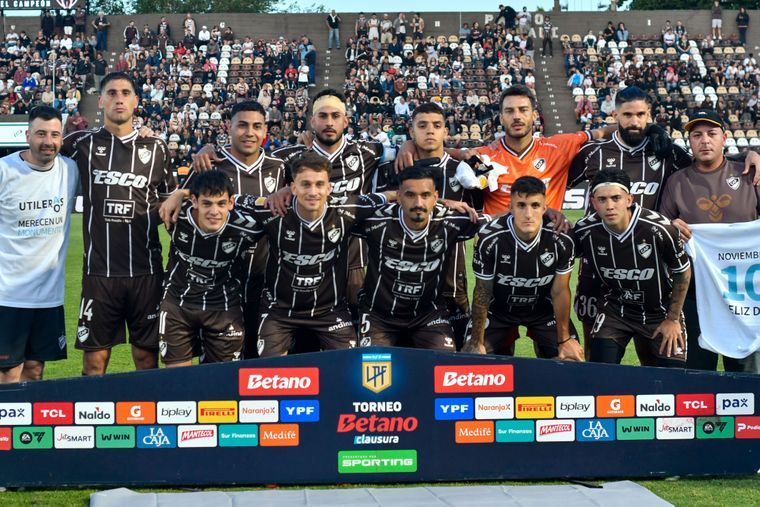 Platense pasó de celebrar el primer título de su historia a quedar en el fondo de la tabla.