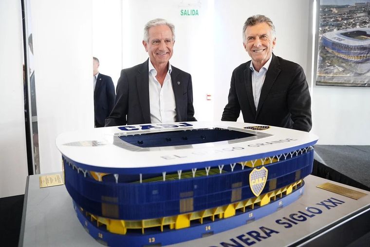 Macri e Ibarra junto con la Bombonera Siglo XXI. Foto: @andreshibarra