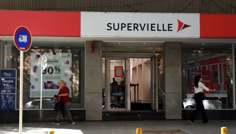 Banco Supervielle ofrece una serie de descuentos y promociones para ahorrar. Foto: ALF PONCE MERCADO / MDZ