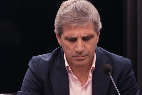 El ministro Luis Caputo afirma que el movimiento del dólar es algo normal, pero crece la preocupación en el Gobierno, al punto que el presidente Milei acusó a la vice Villarruel de generar una corrida cambiaria. El ministro Luis Caputo afirma que el movimiento del dólar es algo normal, pero crece la preocupación en el Gobierno, al punto que el presidente Milei acusó a la vice Villarruel de generar una corrida cambiaria.