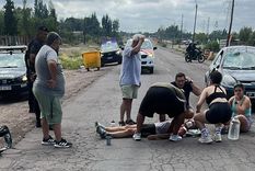 El ciclista quedó tendido sobre la ruta.