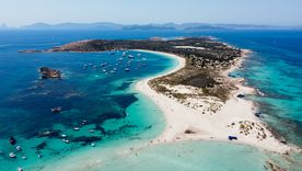 La playa con colores sorprendentes que se encuentra en España. La playa con colores sorprendentes que se encuentra en España.