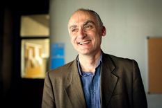 Foto: JORDI ESTEBAN. Josep María Esquirol es un filósofo español reconocido por acuñar la filosofía de la proximidad para describir su pensamiento.