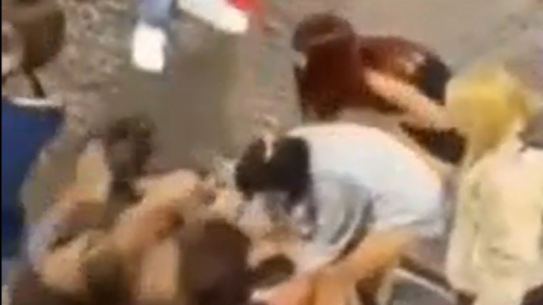 La pelea ocurrió en pleno centro de Neuquén a la salida de un boliche.