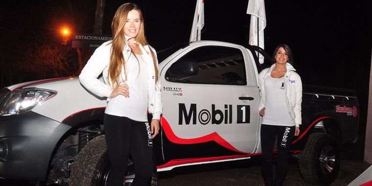 Las promotoras de Mobil en Abraham Hermanos de Junín.