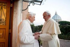 el papa francisco visito hoy a su predecesor