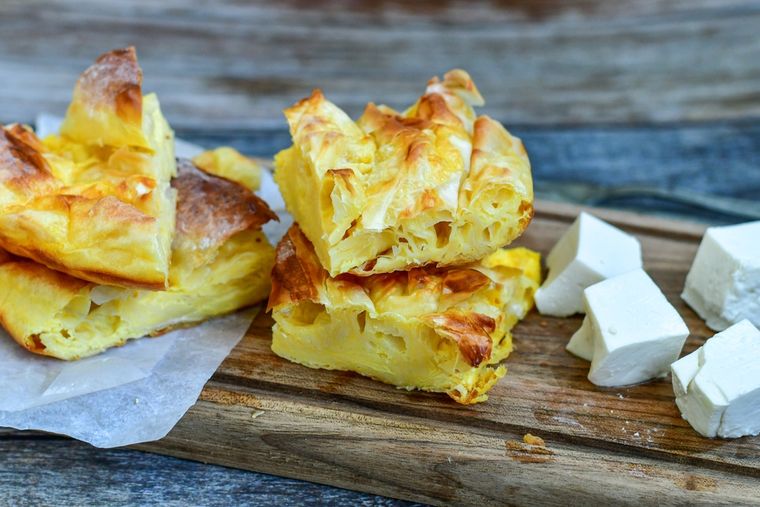 La receta de pastel de queso salado es menos conocida que la versión dulce, pero tiene orígenes europeos en la cocina rústica. La receta de pastel de queso salado es menos conocida que la versión dulce, pero tiene orígenes europeos en la cocina rústica.