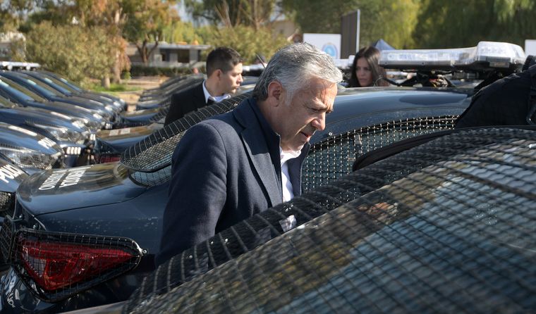 alfredo cornejo rus casado entregan moviles camionetas motos drones (9)