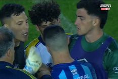 Servio y Carrera, tras el pitazo final en Tucumán. Foto: Captura