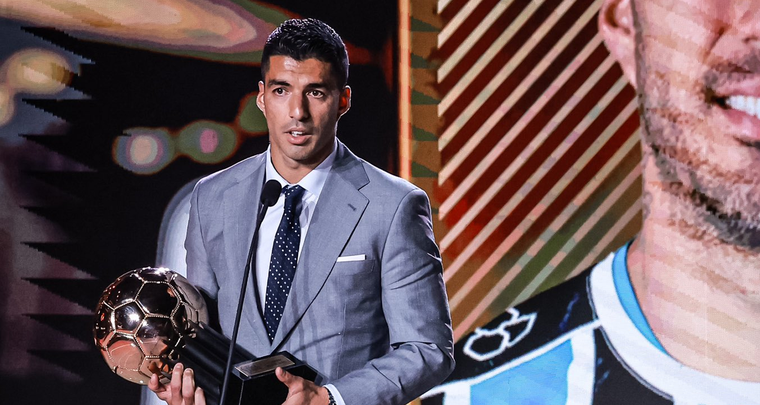 Luis Suárez y los premios en Brasil. Foto: Luís Suárez en X