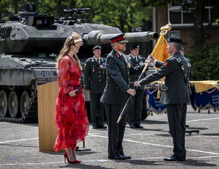 Catalina Amalia de Orange brilló en acto militar tras su lesión con estilo. Catalina Amalia de Orange brilló en acto militar tras su lesión con estilo.