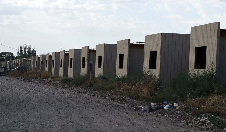 Las viviendas fueron ocupadas el lunes y desalojadas este martes. Los propietarios piden que se destrabe una obra que está paralizada desde hace tres años. Las viviendas fueron ocupadas el lunes y desalojadas este martes. Los propietarios piden que se destrabe una obra que está paralizada desde hace tres años.