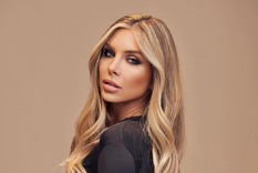 Romina Malaspina presume sus imponentes curvas luciendo una minifalda Romina Malaspina es modelo, presentadora de TV y DJ. Foto: Instagram