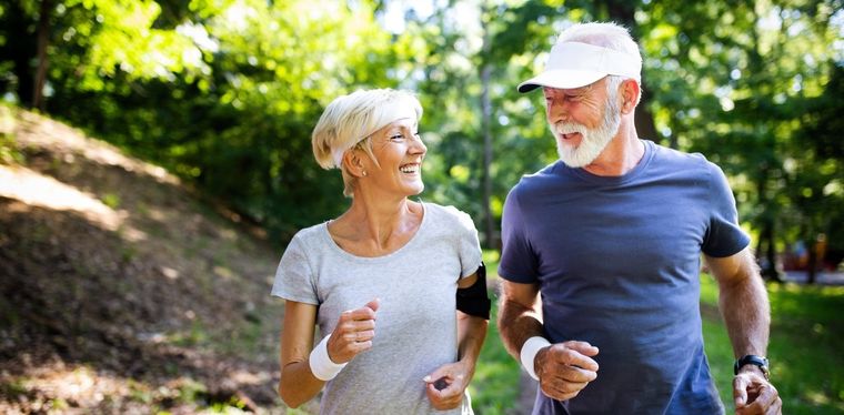 La actividad física es uno de los hábitos que ayuda a mantenerse joven Foto: Shutterstock