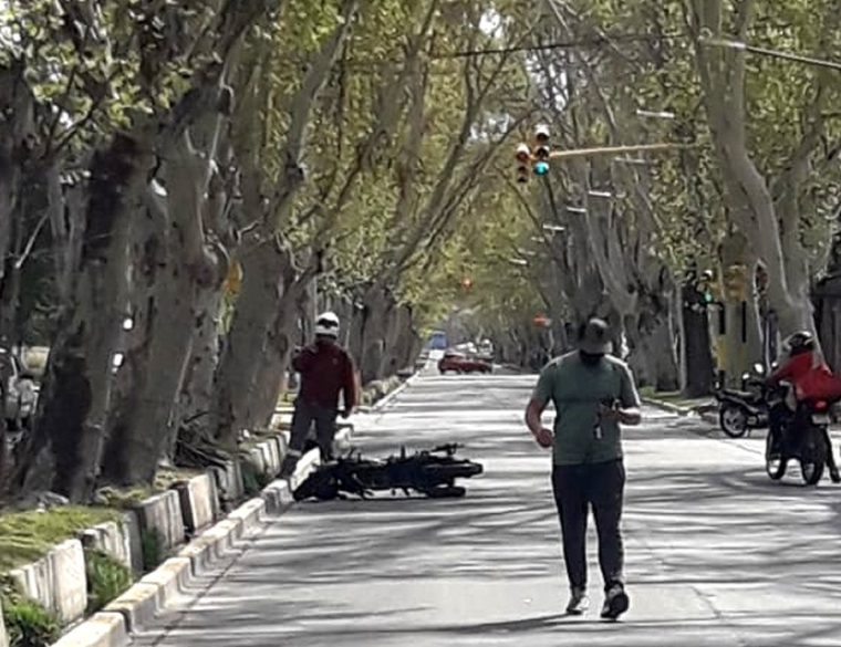 El motociclista murió tras ser embestido por una camioneta Foto: Imagen ilustrativa