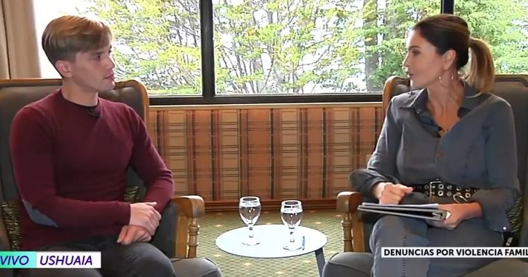 Lucas Benvenuto dio su primera nota en televisió con Karina Mazzocco Foto: Captura TV