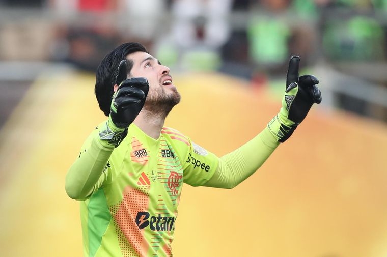 Agustín Rossi se quebró por completo ante las cámaras al recordar a su padre. La emoción de un campeón que tocó el cielo con las manos.