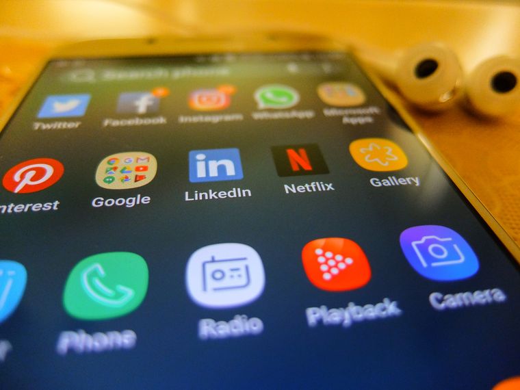 Cómo verificar la compatibilidad: revisa la versión de sistema operativo en la configuración de tu teléfono para saber si aún puedes usar Netflix. Cómo verificar la compatibilidad: revisa la versión de sistema operativo en la configuración de tu teléfono para saber si aún puedes usar Netflix.