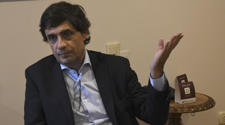 Lacunza dio las claves para salir del cepo al dólar. Foto: Rodrigo DAngelo / MDZ