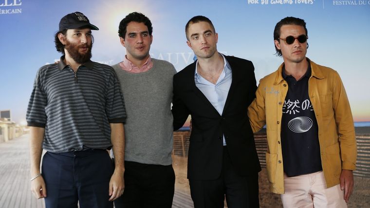 Los cineastas Joshua y Benny Safdie, el actor Robert Pattinson y el productor Oscar Boyson, Festival de Cine Estadounidense, Deauville, Francia.