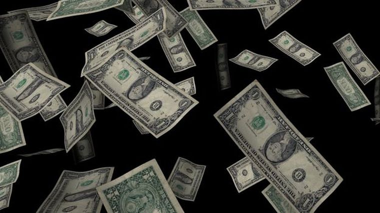 Foto: GETTY IMAGES. Los maestros tenían cinco minutos para recoger la mayor cantidad de billetes de US$1 que usarían para financiar material educativo para sus clases.