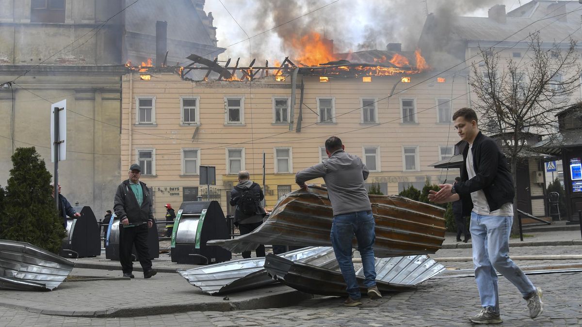 Impactante: Rusia bombardeó un edificio protegido por la Unesco y conmocionó a Ucrania