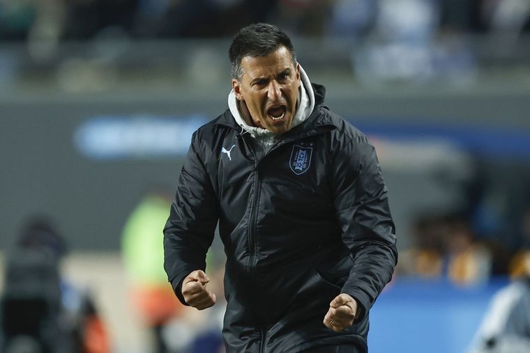 El DT de la Celeste celebró el primer Mundial Sub 20 de su país.
