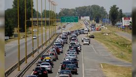 Intenso tránsito en Ruta 11 y en Autovía 2 hacia la Costa Atlántica en el inicio del fin de semana largo. Foto: NA Intenso tránsito en Ruta 11 y en Autovía 2 hacia la Costa Atlántica en el inicio del fin de semana largo. Foto: NA