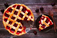 Receta para preparar un riquísimo pastel de cerezas perfecto en casa.