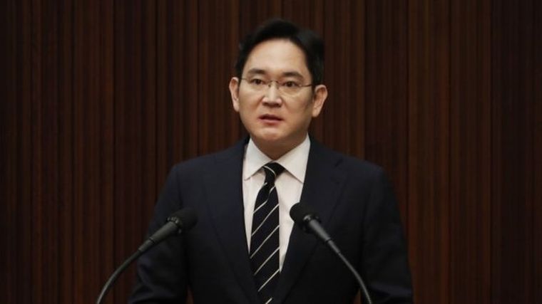 El vicepresidente de Samsung Lee Jae-yong pidió disculpas por los escándalos personales y de la compañía y dijo que no traspasará la dirección a sus hijos.
