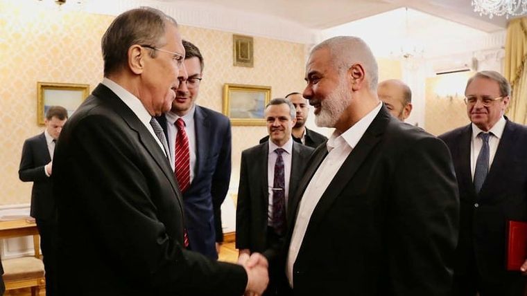 Serguei Lavrov e Ismail Haniye Foto: Nuevos Papeles