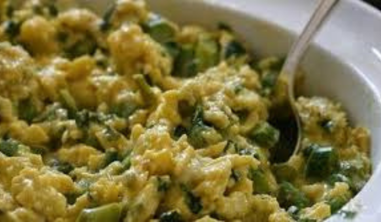 En la receta de zapallitos revueltos con huevo, los huevos aportan proteínas de alta calidad. En la receta de zapallitos revueltos con huevo, los huevos aportan proteínas de alta calidad.