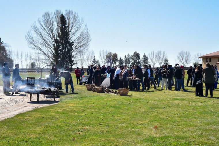 Hubo muchas delicias gastronómicas, pero hay que decir que las carnes y los fuegos se llevaron los aplausos. Hubo muchas delicias gastronómicas, pero hay que decir que las carnes y los fuegos se llevaron los aplausos.