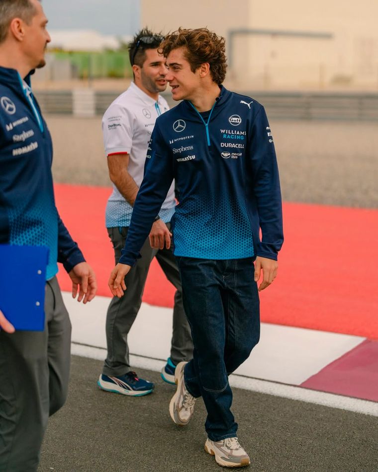 Colapinto, sonriente con los colores de Williams: ¿quedarse es una buena opción? Foto: @francolapinto