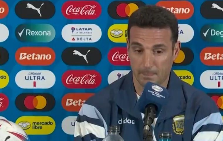 El técnico enfrentó los micrófonos. Foto: Captura