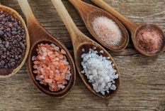 Estos son algunos de los alimentos que no caducan y sin problema los podes tener por mucho tiempo en casa Foto: Freepik