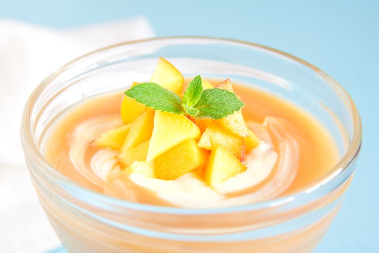 La receta de bavarois de duraznos es una versión frutal del clásico postre francés, ideal para el verano argentino. La receta de bavarois de duraznos es una versión frutal del clásico postre francés, ideal para el verano argentino.