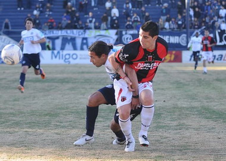La Lepra sufre ante el Dragón. Foto: MDZ/Pachy Reynoso