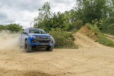 Impulsada por el probado motor turbodiésel de 1.9 litros de Isuzu, que ofrece 360 Nm de torque, la AT35 está equipada con una serie de características de rendimiento.