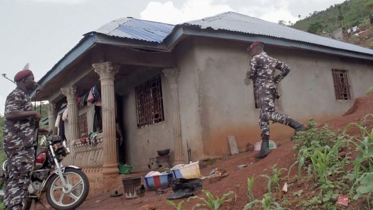 La policía allanó esta casa en Waterloo y arrestó a los ocupantes, incluido Idara, quienes luego fueron acusados ​​bajo las leyes contra la brujería.