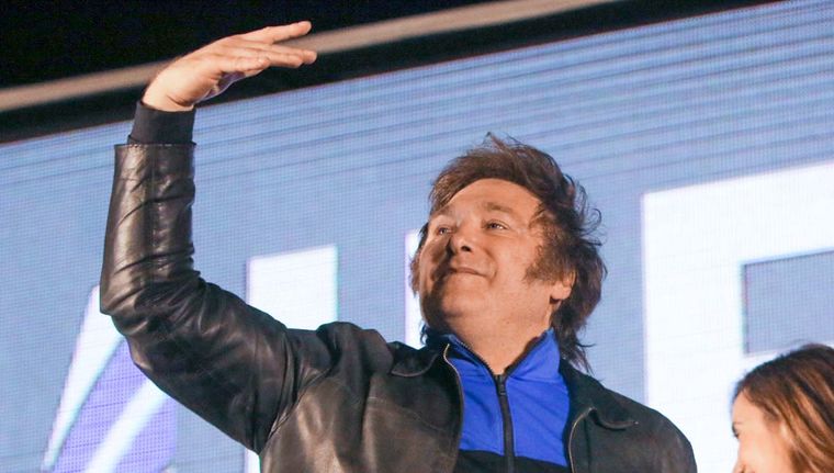 Milei y su gesto con una familia que se hizo viral en redes Foto: NA