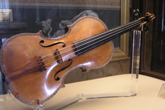 El célebre lutier cremonés Antonio Stradivari, a fines del siglo XVII, revolucionó la fabricación de violines.