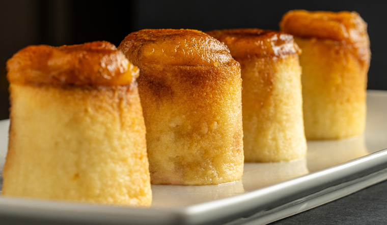 Esta receta fue creada en honor al Papa Pío IX a finales del siglo XIX por un pastelero de Santa Fe, Granada.