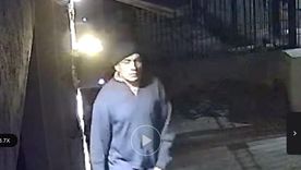 Uno de los delincuentes que ingrsó a la casa. Uno de los delincuentes que ingrsó a la casa.