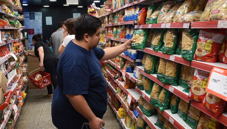 Las ventas siguen cayendo en los supermercados Foto: Santiago Tagua/MDZ