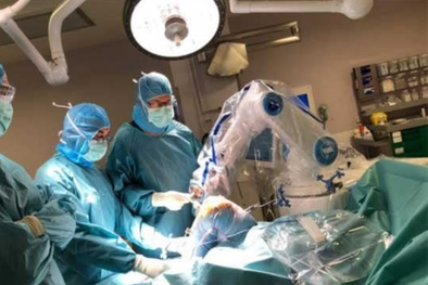 MDZol | La cirugía de reemplazo de rodilla asistida por robots se destaca por sus mejores resultados respecto a los métodos tradicionales, pero su elevado costo se plantea como una contra. Foto: Hospital Universitario de Cruces.